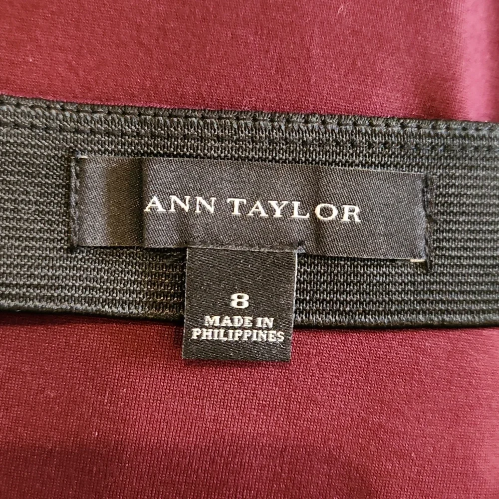 Ann Taylor Deep Burgandy Stretch Pencil Skirt - Size 8 - Picture 7 of 9